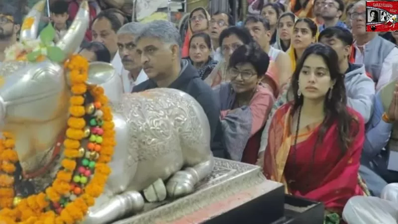 उज्जैन के महाकालेश्वर मंदिर पहुंची ‘धड़क’ अदाकारा जाह्नवी कपूर, सादगी लिबास में भक्ति में लीन दिखी